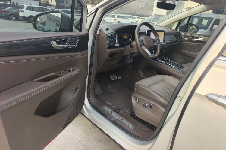 Used Volkswagen Viloran 2022 380TSI Luxury Edition Driver Seat