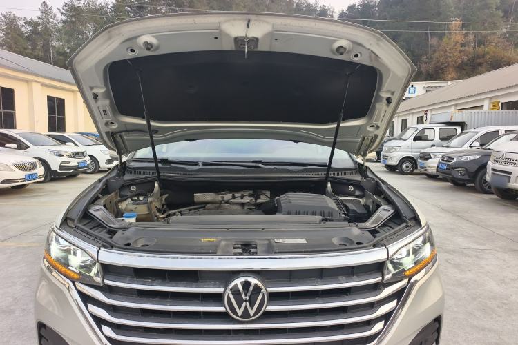 Used Volkswagen Viloran 2022 380TSI Luxury Edition Engine Bay