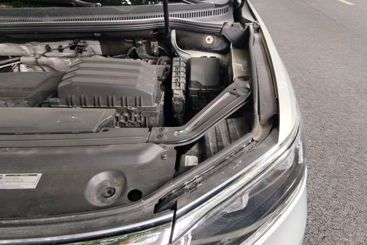 Used Volkswagen Viloran 2022 380TSI Prestige Edition Engine Bay Left