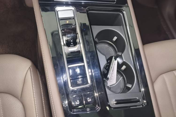 Used Volkswagen Viloran 2022 380TSI Luxury Edition Gear Lever
