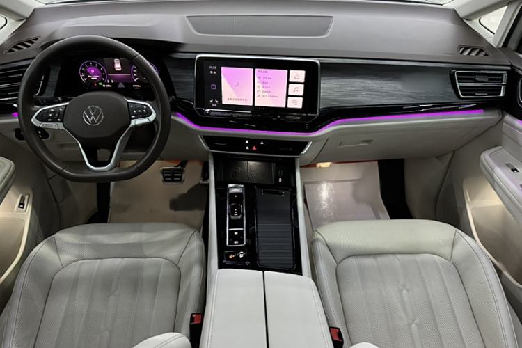 Used Volkswagen Viloran 2022 380TSI Luxury Edition Interior 1