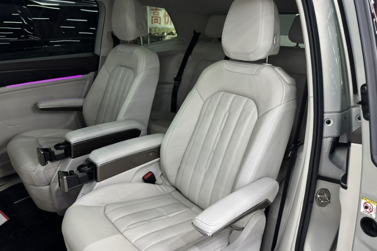 Used Volkswagen Viloran 2022 380TSI Luxury Edition Interior 6