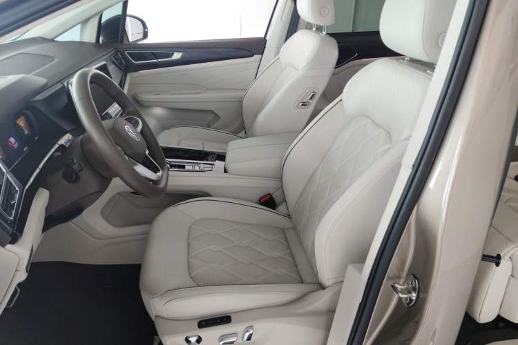Used Volkswagen Viloran 2022 380TSI Prestige Edition Left Front Seat