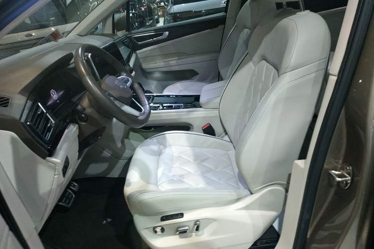 Used Volkswagen Viloran 2022 380TSI Prestige Edition Left Front Seat