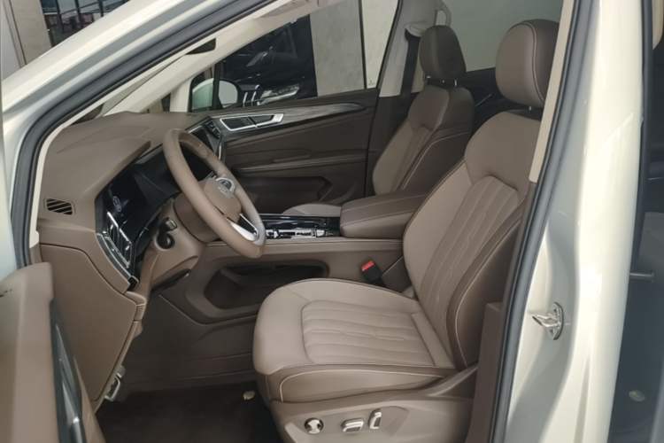 Used Volkswagen Viloran 2022 380TSI Luxury Edition Left Front Seat