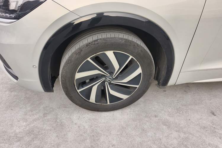 Used Volkswagen Viloran 2022 380TSI Luxury Edition Left Front Wheel Hub