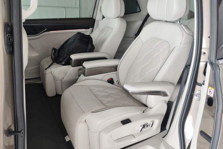 Used Volkswagen Viloran 2022 380TSI Prestige Edition Left Rear Seat