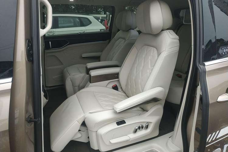 Used Volkswagen Viloran 2022 380TSI Prestige Edition Left Rear Seat