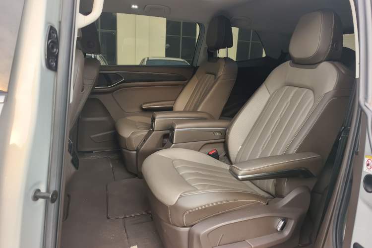 Used Volkswagen Viloran 2022 380TSI Luxury Edition Left Rear Seat
