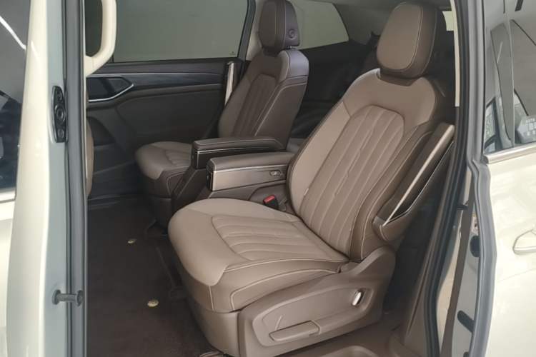 Used Volkswagen Viloran 2022 380TSI Luxury Edition Left Rear Seat