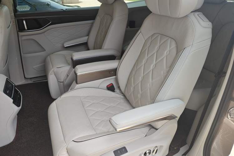 Used Volkswagen Viloran 2022 380TSI Prestige Edition Left Rear Seat