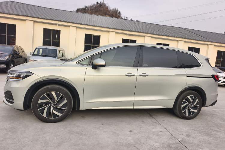 Used Volkswagen Viloran 2022 380TSI Luxury Edition Left Side