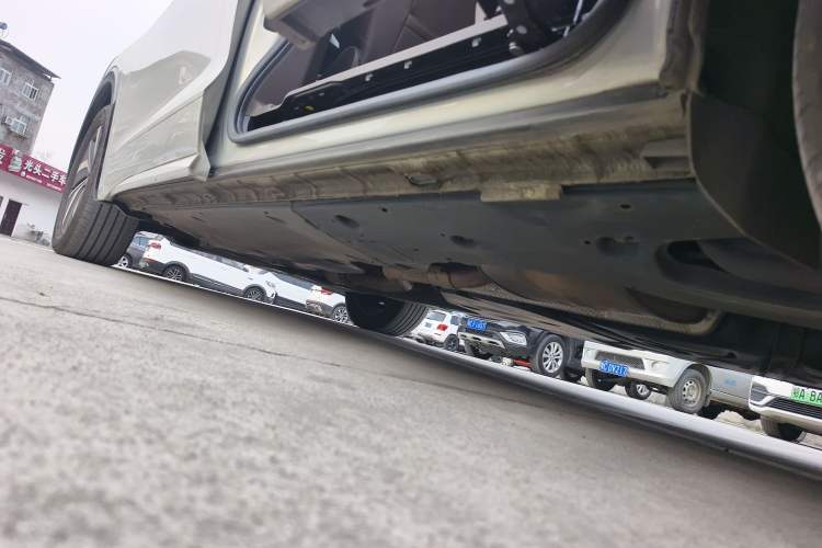 Used Volkswagen Viloran 2022 380TSI Luxury Edition Left Side Sill