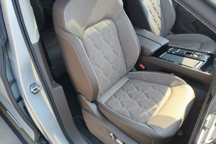 Used Volkswagen Viloran 2022 380TSI Prestige Edition Right Front Seat
