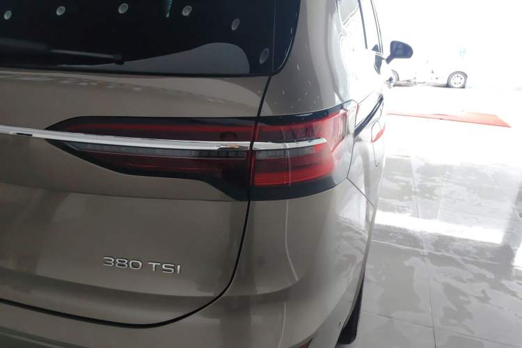 Used Volkswagen Viloran 2022 380TSI Prestige Edition Right Rear Taillight
