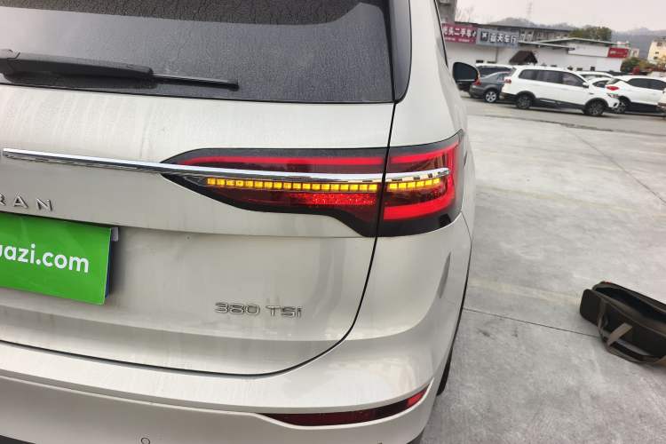 Used Volkswagen Viloran 2022 380TSI Luxury Edition Right Rear Taillight
