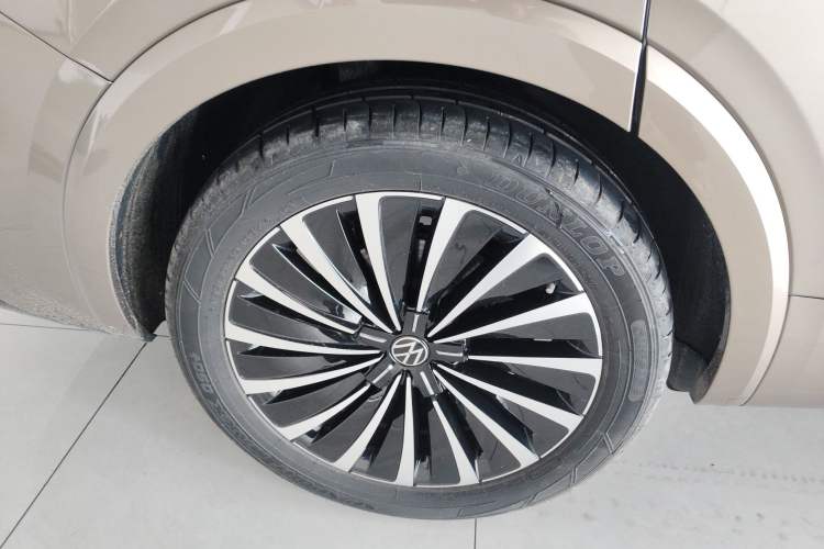 Used Volkswagen Viloran 2022 380TSI Prestige Edition Right Rear Wheel Hub