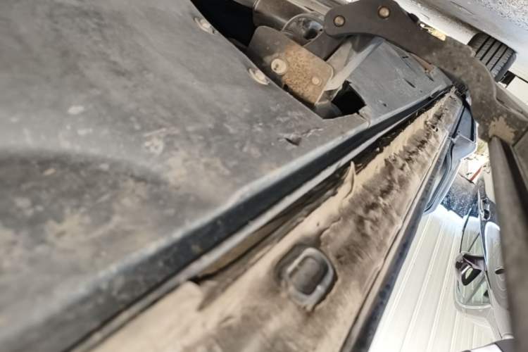 Used Volkswagen Viloran 2022 380TSI Prestige Edition Right Side Sill