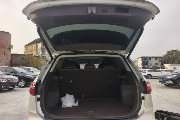 Used Volkswagen Viloran 2022 380TSI Luxury Edition Trunk