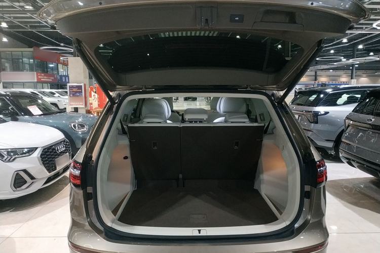 Used Volkswagen Viloran 2022 380TSI Prestige Edition Trunk