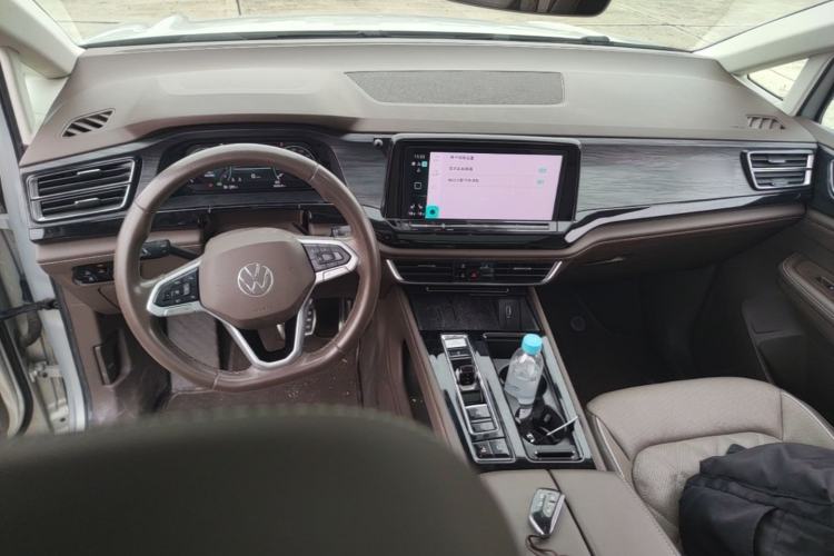 Used Volkswagen Viloran 2022 380TSI Prestige Edition Center Console