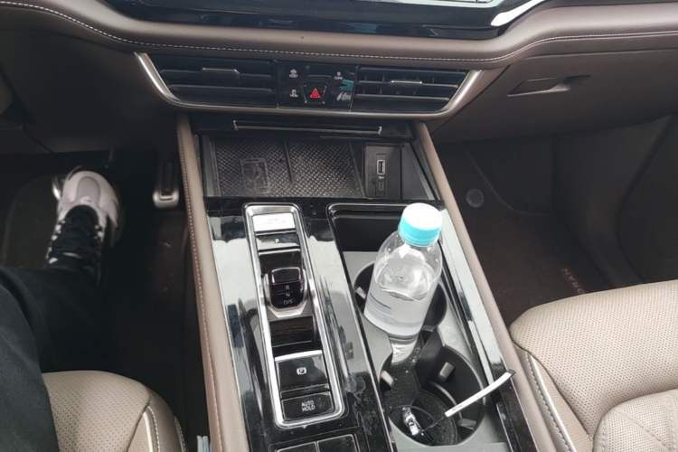 Used Volkswagen Viloran 2022 380TSI Prestige Edition Gear Lever