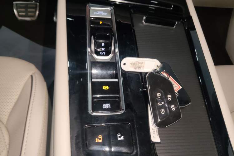 Used Volkswagen Viloran 2022 380TSI Prestige Edition Gear Lever