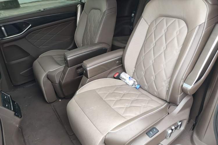 Used Volkswagen Viloran 2022 380TSI Prestige Edition Left Rear Seat