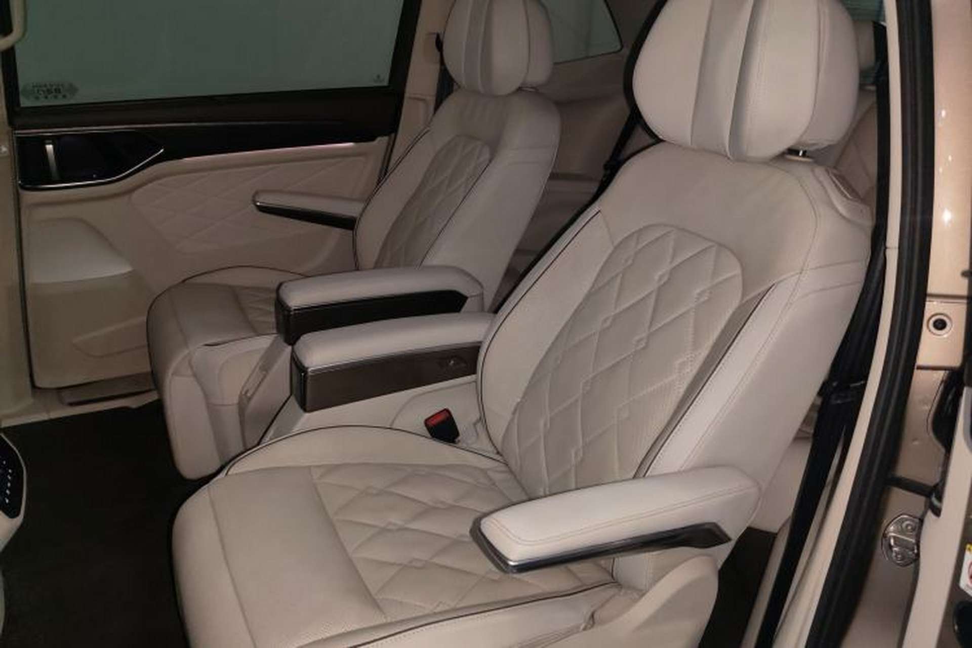 Used Volkswagen Viloran 2022 380TSI Prestige Edition Left Rear Seat