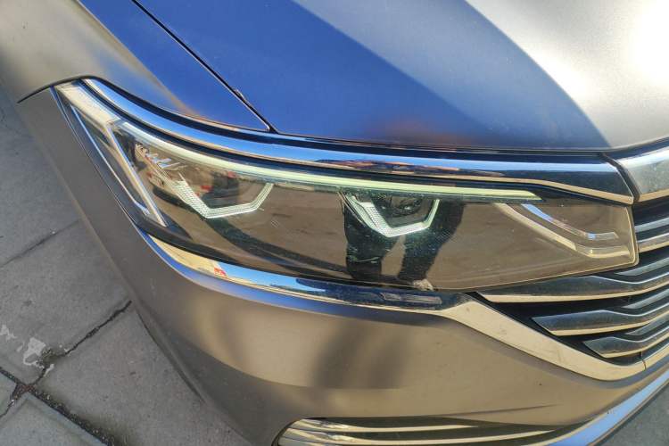 Used Volkswagen Viloran 2022 380TSI Prestige Edition Right Front Headlight