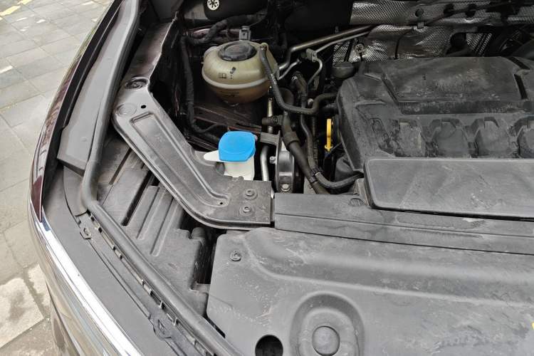 Used Volkswagen Viloran 2022 380TSI Luxury Edition Engine Bay Right