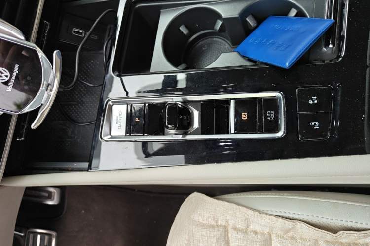 Used Volkswagen Viloran 2022 380TSI Luxury Edition Gear Lever