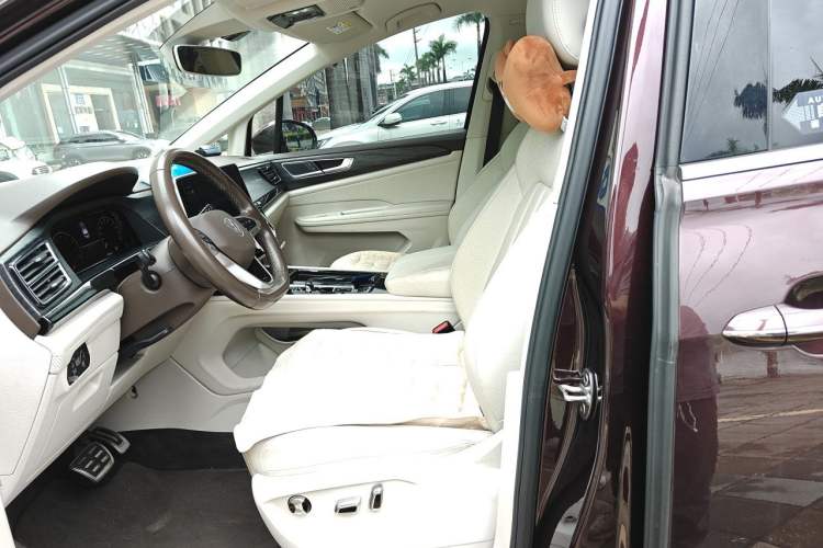 Used Volkswagen Viloran 2022 380TSI Luxury Edition Left Front Seat