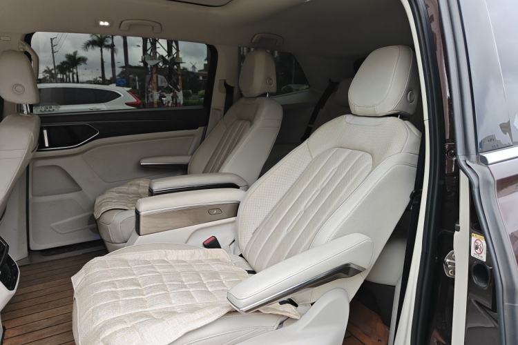 Used Volkswagen Viloran 2022 380TSI Luxury Edition Left Rear Seat