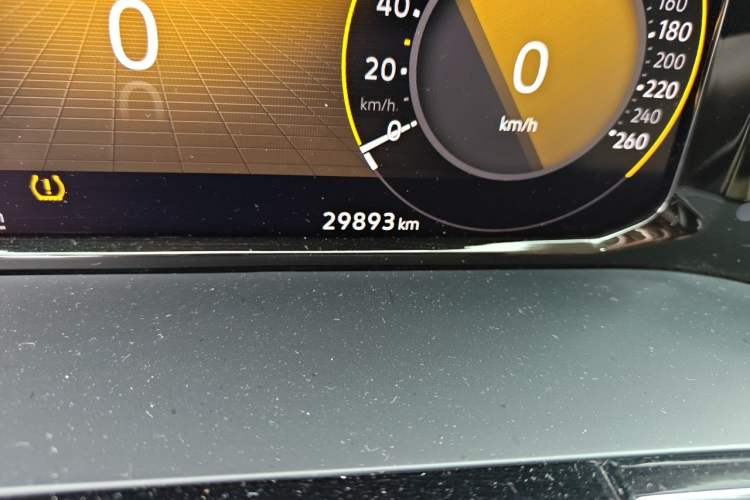 Used Volkswagen Viloran 2022 380TSI Luxury Edition Odometer Close Up