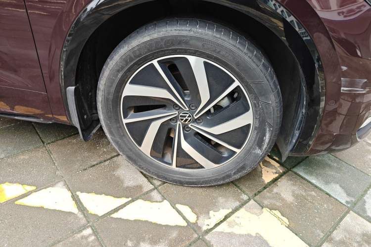 Used Volkswagen Viloran 2022 380TSI Luxury Edition Right Front Wheel Hub