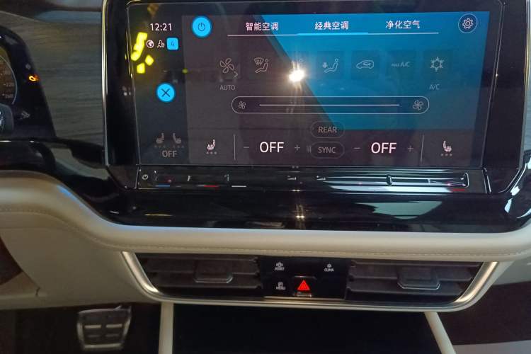 Used Volkswagen Viloran 2022 380TSI Prestige Edition Audio And AC Panel