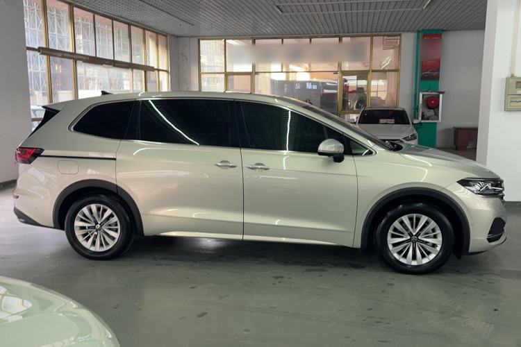 Used Volkswagen Viloran 2022 330TSI Business Edition Exterior 4