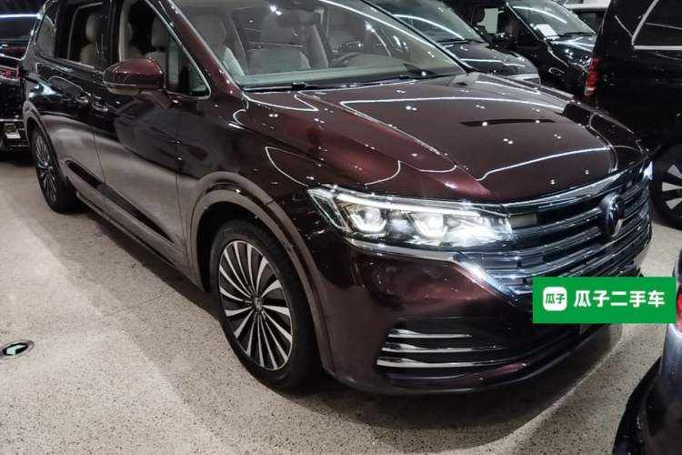 Used Volkswagen Viloran 2022 380TSI Prestige Edition Front Right 45 Deg