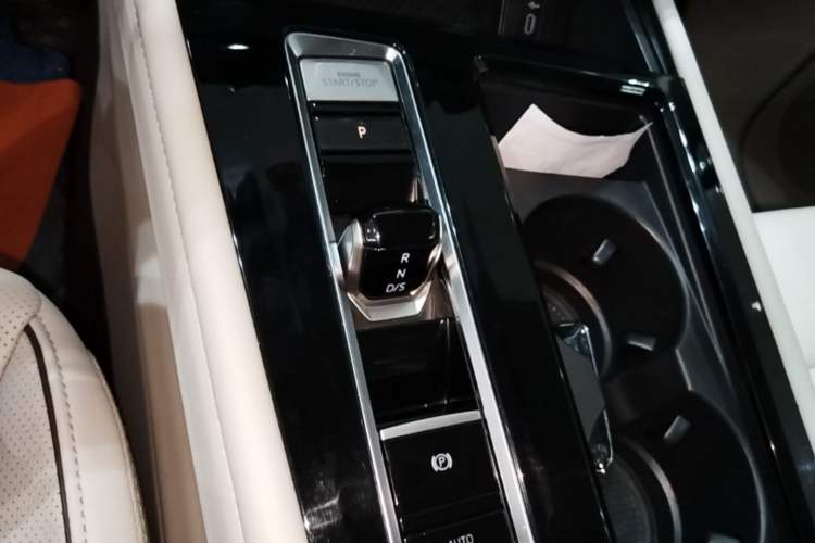 Used Volkswagen Viloran 2022 380TSI Prestige Edition Gear Lever
