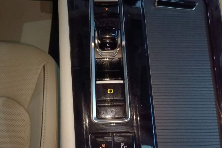 Used Volkswagen Viloran 2022 380TSI Prestige Edition Gear Lever