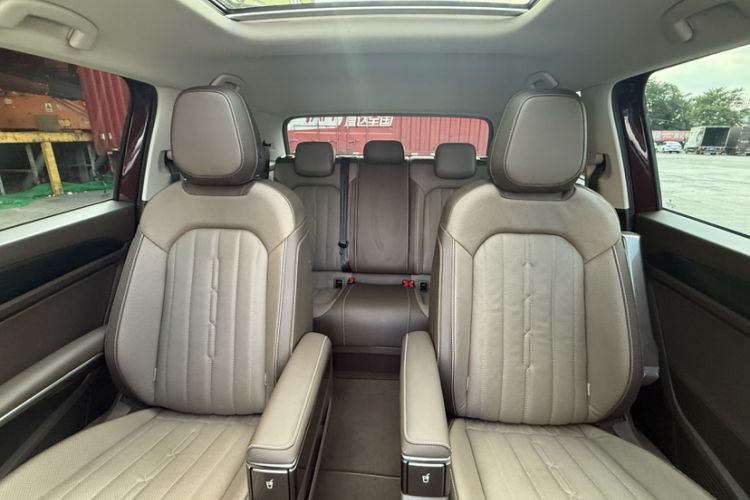 Used Volkswagen Viloran 2022 380TSI Luxury Edition Interior 3