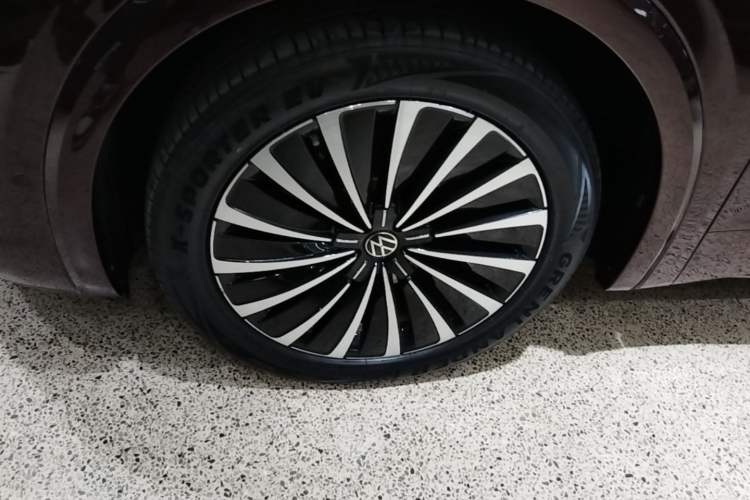 Used Volkswagen Viloran 2022 380TSI Prestige Edition Left Front Wheel Hub