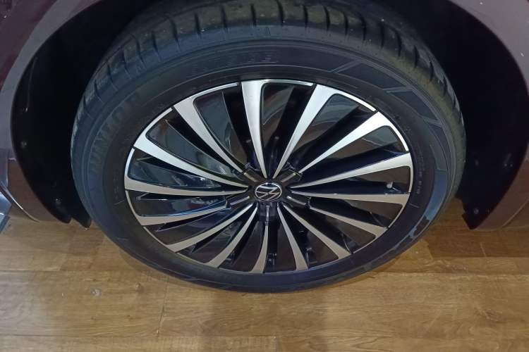 Used Volkswagen Viloran 2022 380TSI Prestige Edition Left Front Wheel Hub
