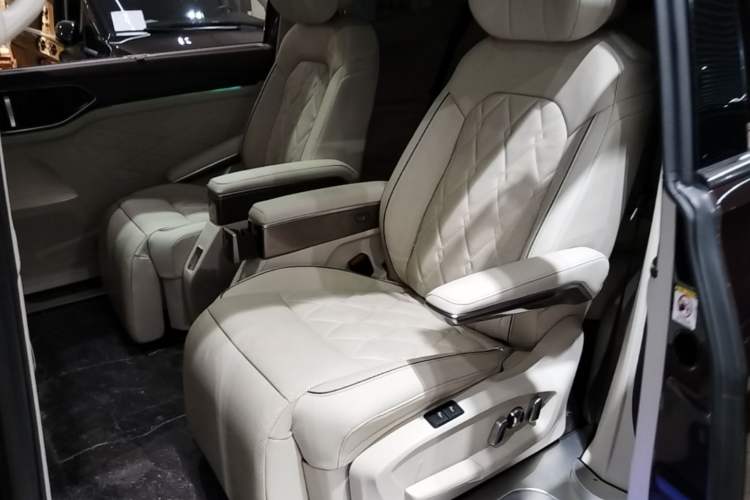 Used Volkswagen Viloran 2022 380TSI Prestige Edition Left Rear Seat