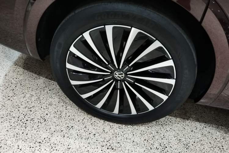 Used Volkswagen Viloran 2022 380TSI Prestige Edition Right Rear Wheel Hub