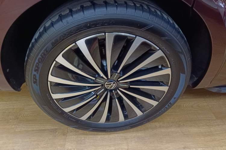 Used Volkswagen Viloran 2022 380TSI Prestige Edition Right Rear Wheel Hub