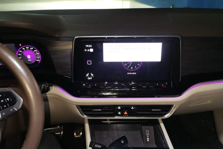 Used Volkswagen Viloran 2022 380TSI Prestige Edition Audio And AC Panel