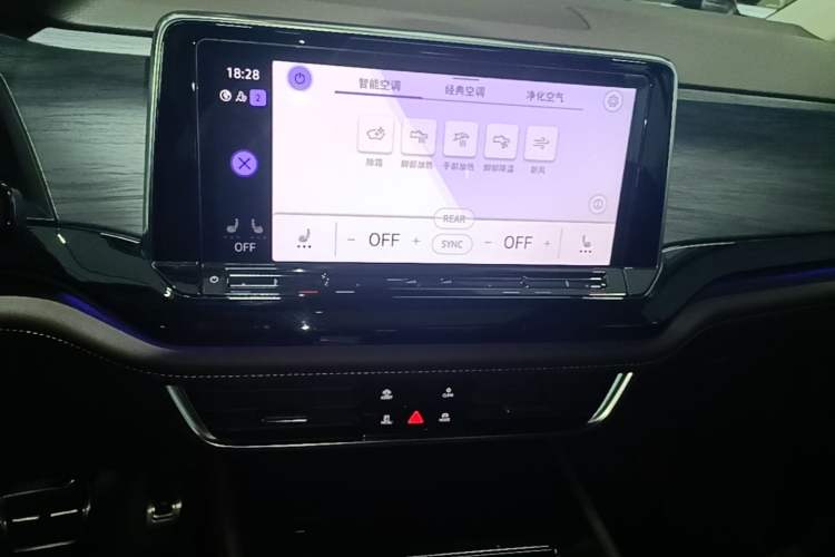 Used Volkswagen Viloran 2022 380TSI Flagship Edition Audio And AC Panel
