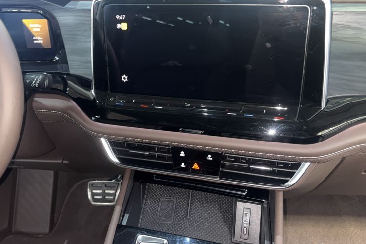 Used Volkswagen Viloran 2022 380TSI Luxury Edition Audio And AC Panel